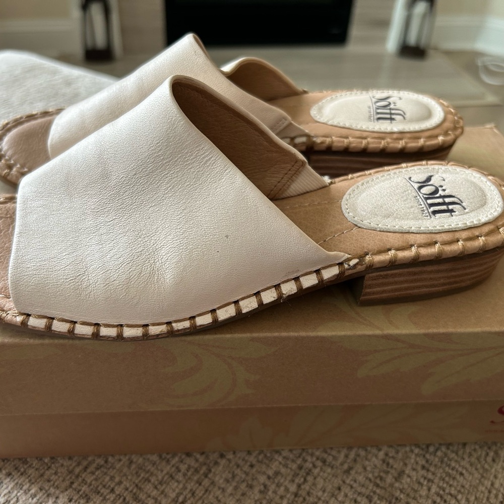 Sofft brand off-White Leather Slide Sandals, Size 8 1/2 Worn only a few times.